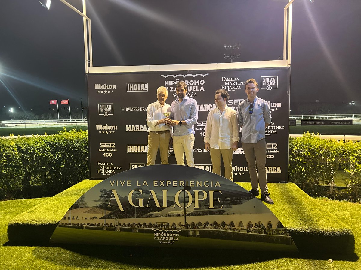 Hipódromo de La Zarzuela (@hipodromomadrid) on Twitter photo PINSAPO (Zoustar) fue el ganador del Premio Abe de Fuego del sábado 21 de junio.🥇
Enhorabuena a la Cuadra Cometa, al preparador Juan Carlos Rosell y a la jockey <a href="/DenisaSikorov4/">Denisa Sikorová</a>
Entregó el trofeo D. Andrés Carudel y D. Guillermo Reguiro. 🏆 PINSAPO (Zoustar) fue el ganador del Premio Abe de Fuego del sábado 21 de junio.🥇
Enhorabuena a la Cuadra Cometa, al preparador Juan Carlos Rosell y a la jockey <a href="/DenisaSikorov4/">Denisa Sikorová</a>
Entregó el trofeo D. Andrés Carudel y D. Guillermo Reguiro. 🏆