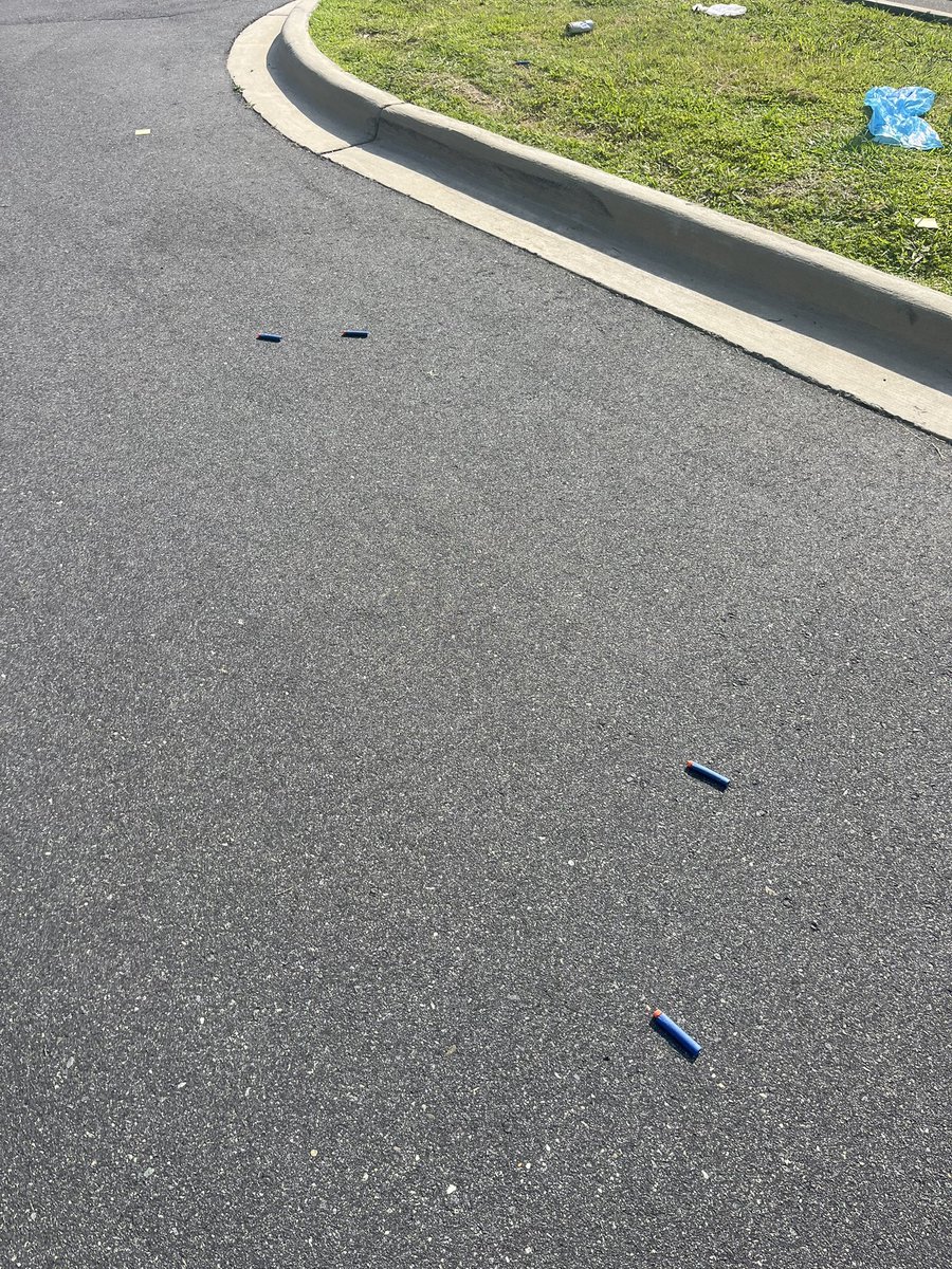 IsWaterRett's tweet photo. Sorry I haven’t been tweeting. The streets are so bad rn. Another shooting right outside my apartment. When will it end? https://t.co/kjBORmkXvg