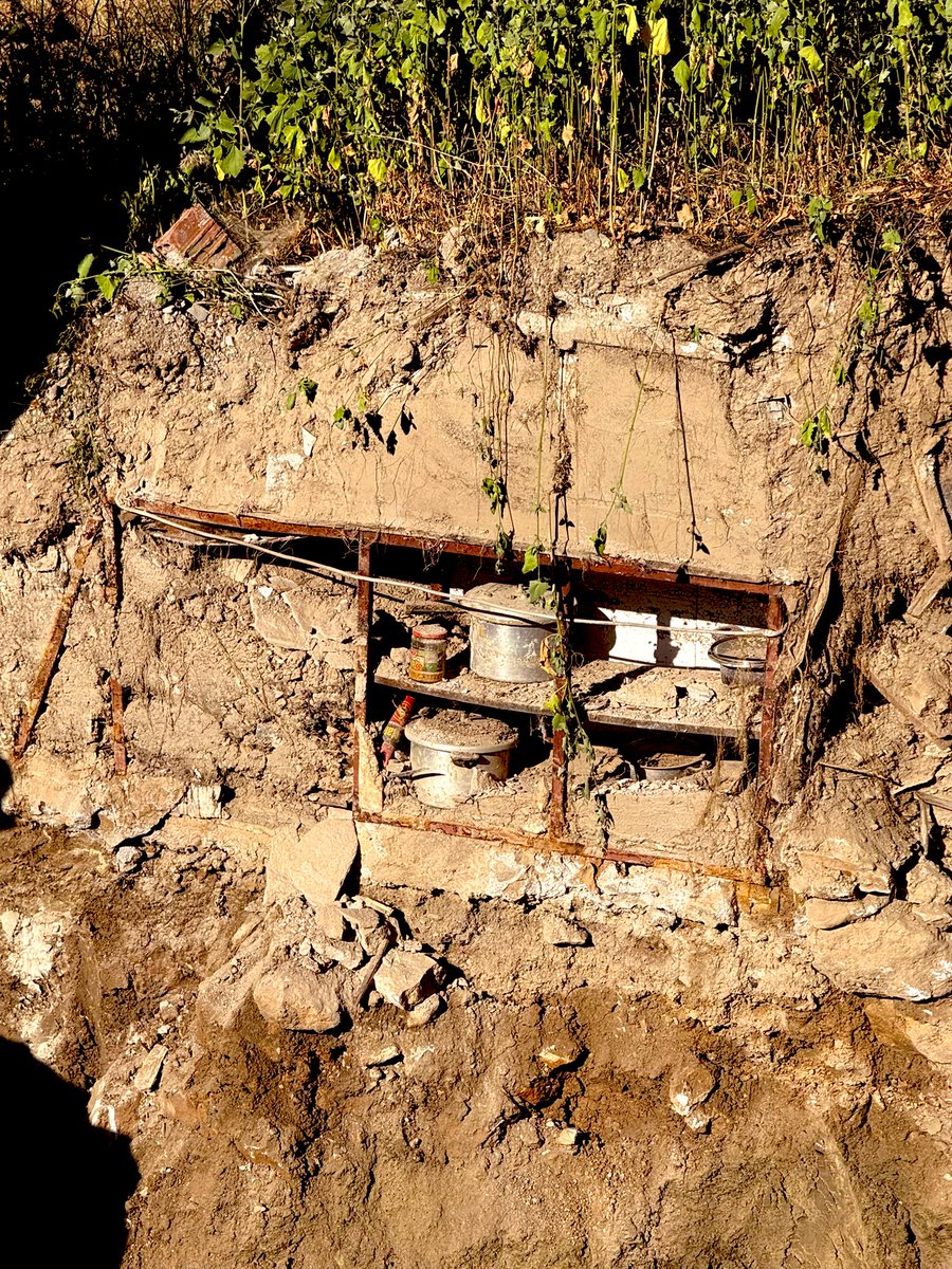 📍Malatya, Yeşilyurt

6 Şubat 2023 depremi sonrası yaralar sarılmaya devam ederken, bugün Malatya Yeşilyurt’ta bir inşaat kazısında gördüğüm manzara beni derinden yaraladı, Asrın felaketi nice hayalleri beraberinde götürdü.. Allah tekrarını yaşatmasın.. #Deprem