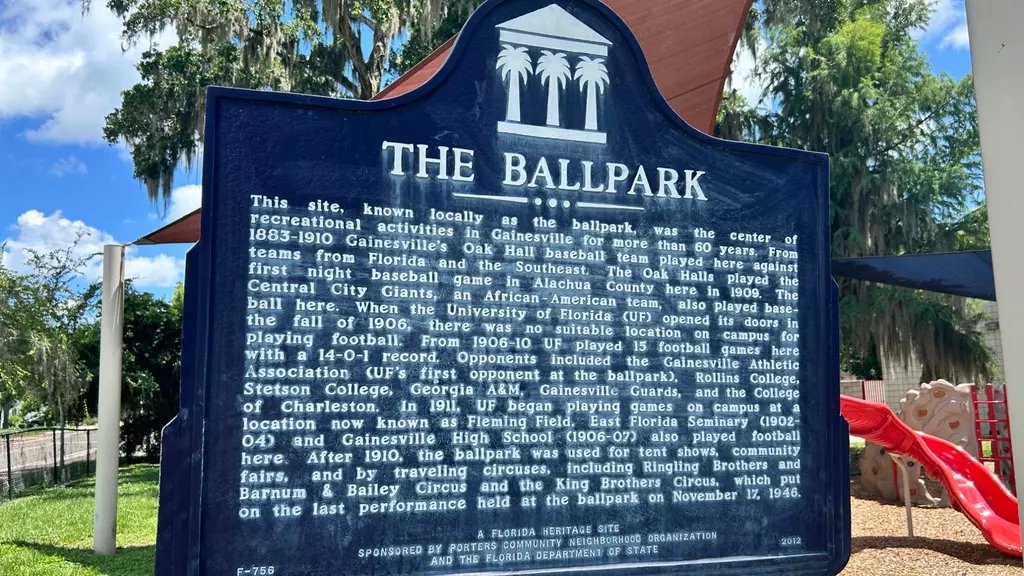 A really cool story from <a href="/GatorsScott/">Scott Carter</a> on the land where the Gators played their first ever football game. 

STORY: floridagators.com/news/2025/6/17…