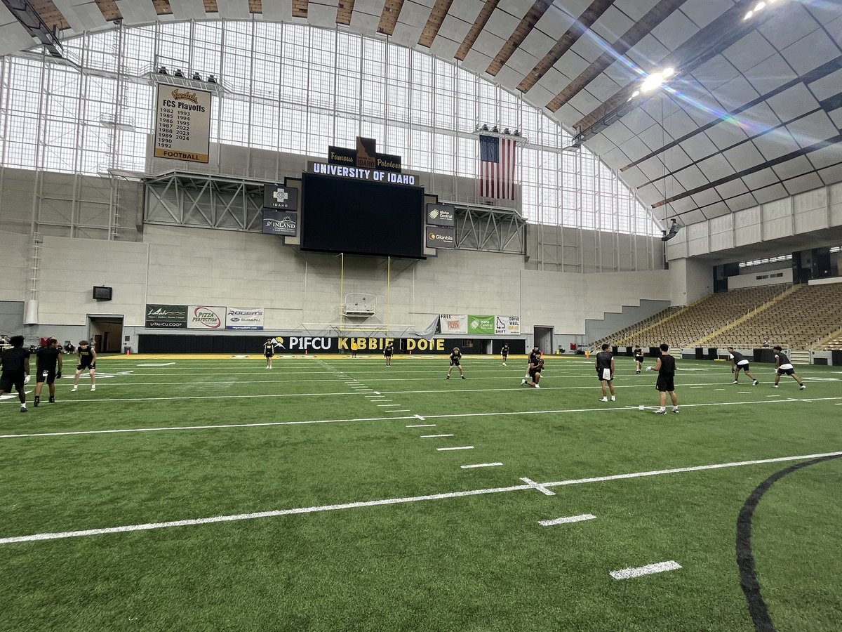 CoachCross2's tweet photo. @VandalFootball 7on7 Tourney!
#TeamNW #HomeTeam https://t.co/3uQc9PQmU1