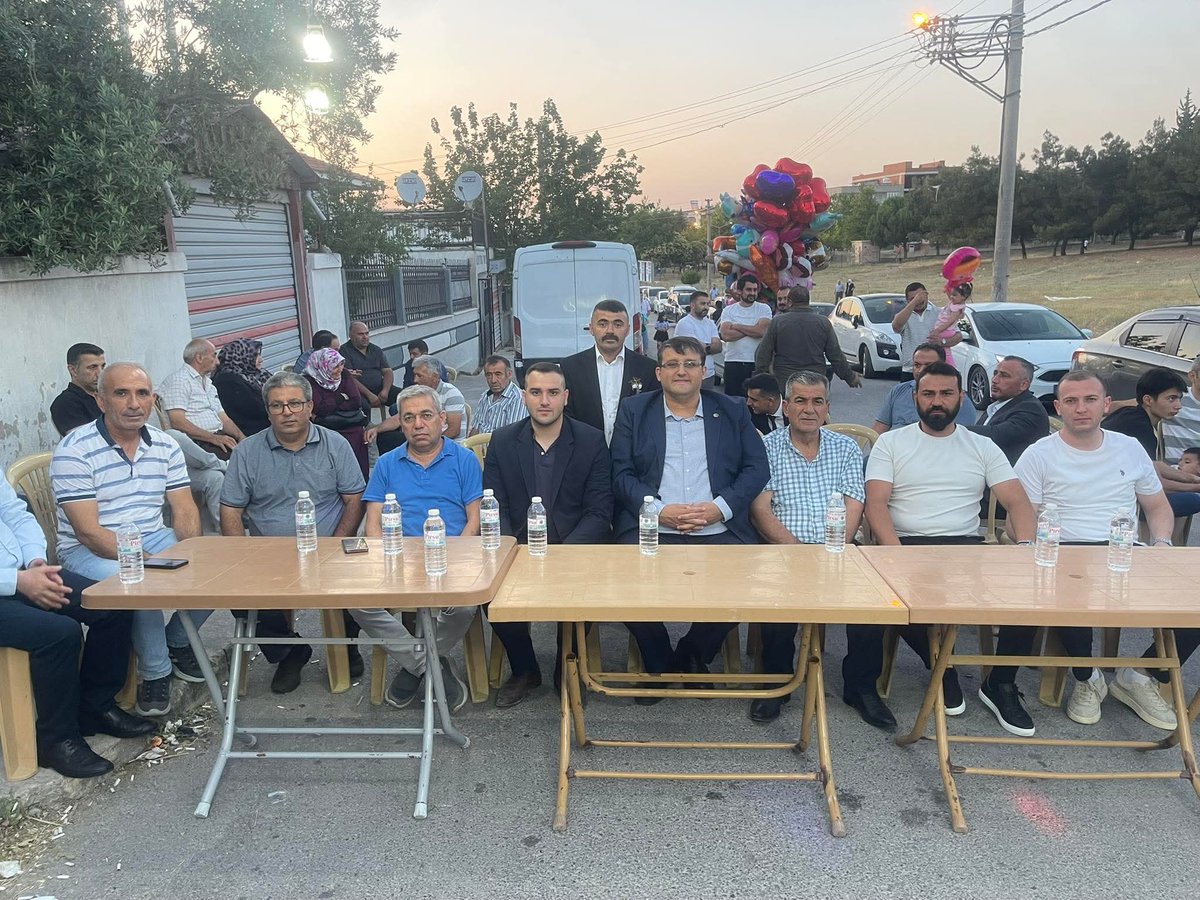 MHP GAZİEMİR İlçe Başkanımız Sn Köksal Koç , ÜLKÜ OCAKLARI Başkanımız Sn  Atakan Mert Türen , Meclis Üyeleri,İlçe yöneticileriyle  beraber, Yönetim Kurulu Üyemiz Sn. Ali Osman ÇETİN in Oğlu, Yiğenimiz Emir in Sünnet toyuna katıldık ALLAH damatlığınıda göstersin. İNŞALLAH