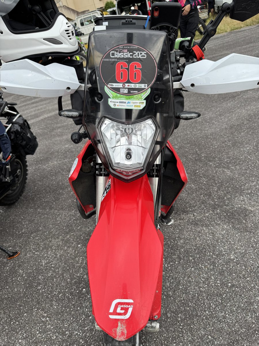CzajkaMotors's tweet photo. #コマ練Classic 受付して準備完了
. 
#GASGAS  #ES700 #gasgas700 https://t.co/34y2zd19GJ