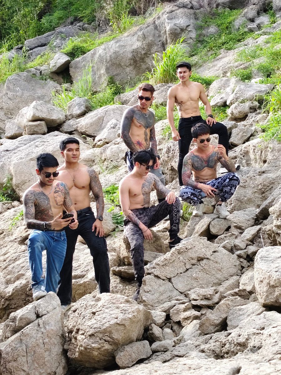 เอาคนไหน 😛