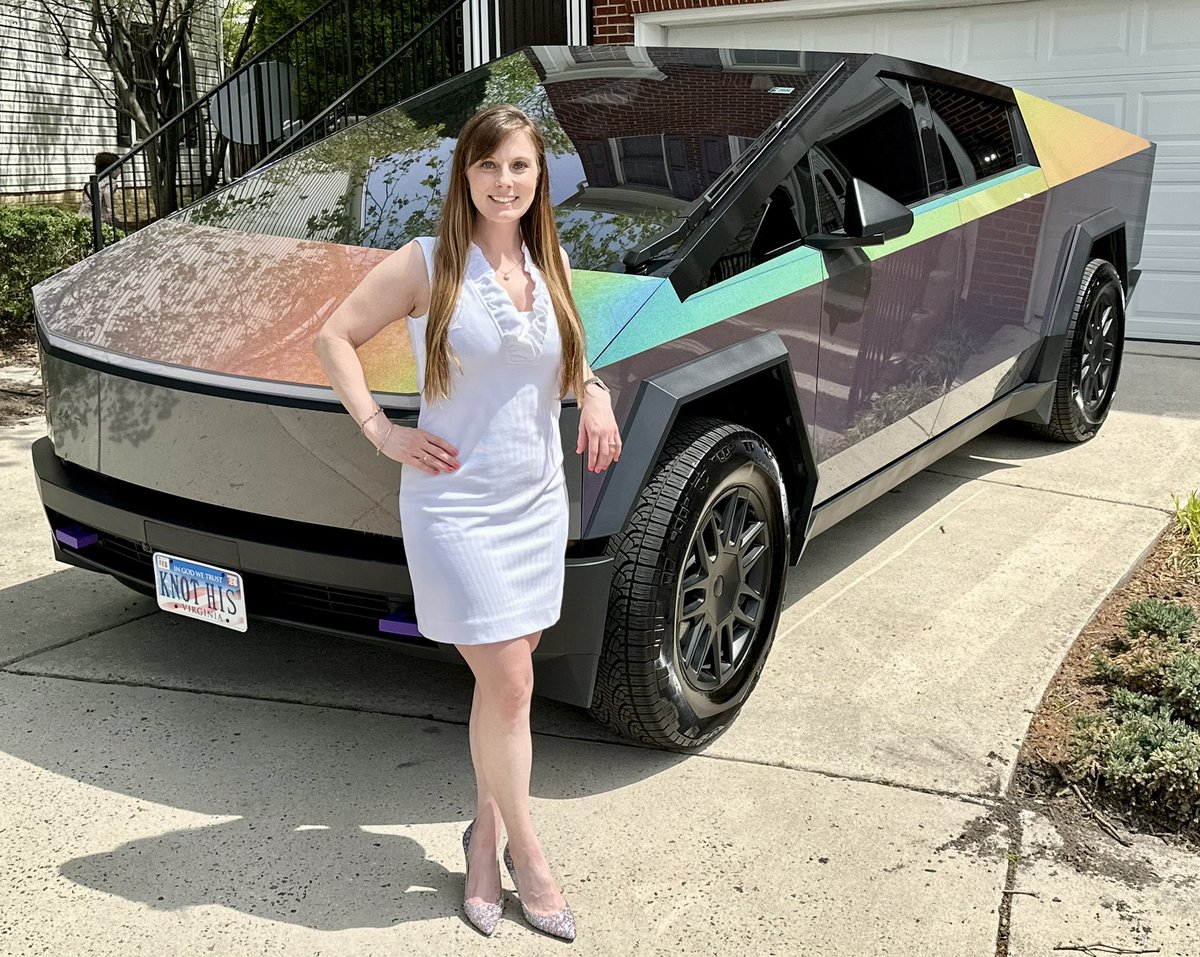 EVandChill's tweet image. Congrats to me on making it 6mo without curb rashing my wheels! 🎉 Granted, my current ride has 35” tires but this is still my great moment and quite an achievement 🥳🙌