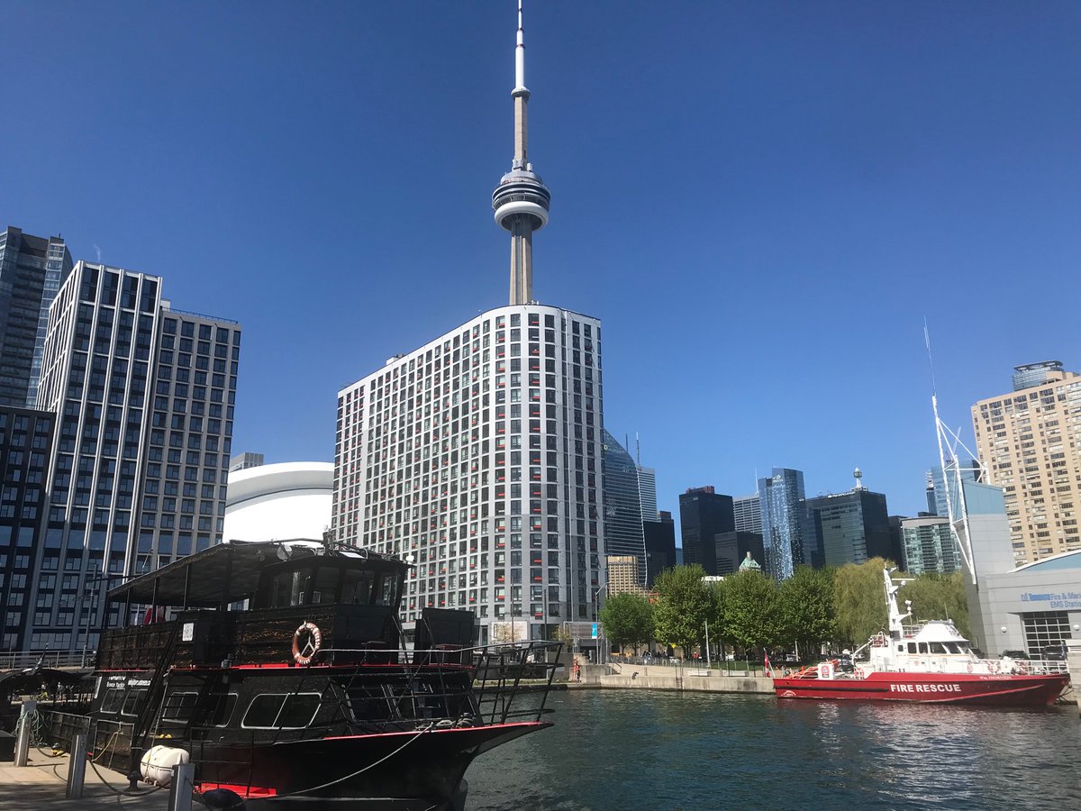 Beach 🏖 Day/Heatwave 🥵
Toronto 🇨🇦 Harbourfront 

#Toronto #heatwave #photo #photograghy #cntower #weather #art #architecture #saturday #harbourfront