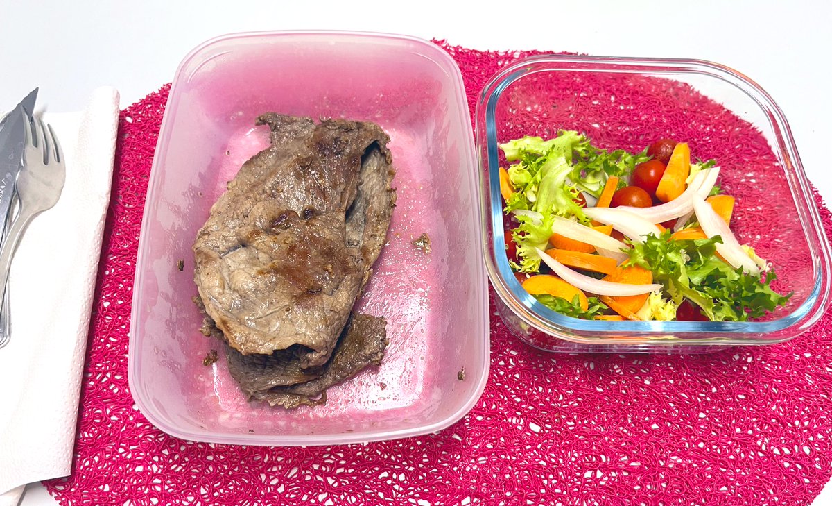 Que te traigan la cena a la guardia es otro rollo. 
🩷💕💞