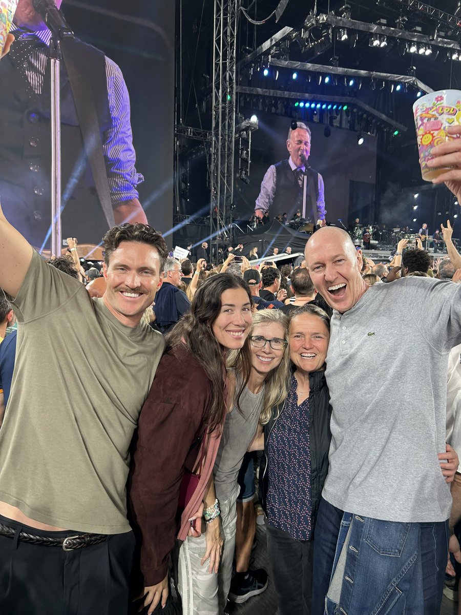 Took me 15 years…but finally got <a href="/GarbiMuguruza/">Garbiñe Muguruza</a> to see the boss with me!  #boss #37