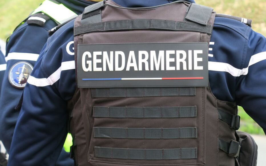 🚨 🇫🇷 URGENT : Fête de la musique : un homme poignardé à la gorge près d’une scène à Pont-l’Abbé

Sous les regards de nombreux témoins, un homme a été POIGNARDÉ À LA GORGE par une femme, près d’une scène musicale en pleine Fête de la musique. 
L’homme a été héliporté en état