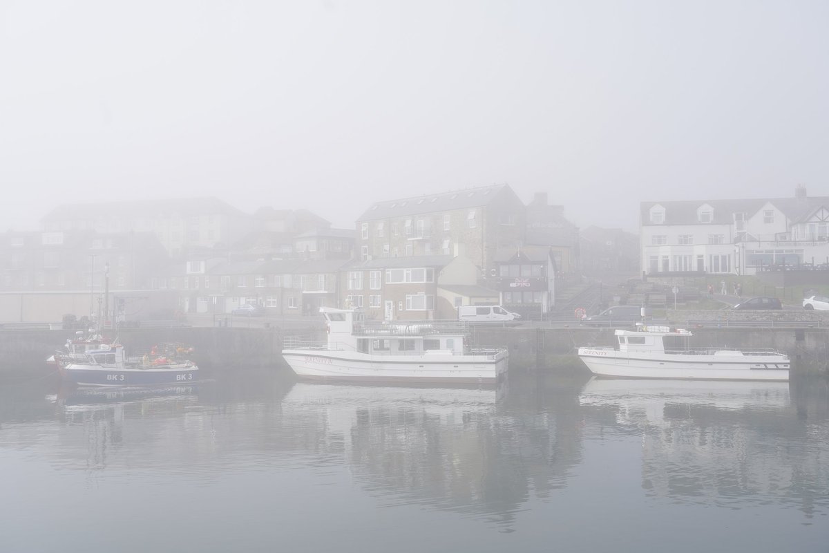 Quite a contrast at Seahouses today - sea fret in the morning, thunderstorms in the evening. Beautiful. #Northumberland #Seahouses #bbcweather <a href="/TheStormHour/">The Storm Hour</a> <a href="/ChronicleLive/">The Chronicle</a> <a href="/ThePhotoHour/">#ThePhotoHour</a> <a href="/BBCNEandCumbria/">BBC North East</a> <a href="/ProfBrianCox/">Brian Cox</a> <a href="/VisitNland/">Visit Northumberland</a>