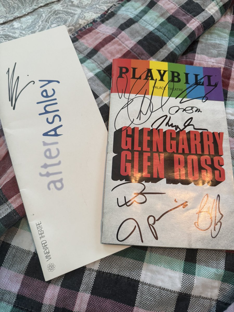 📌Kieran Culkin at stage door recently! (thank you to who sent these to me!) + he also signed the program from After Ashley!