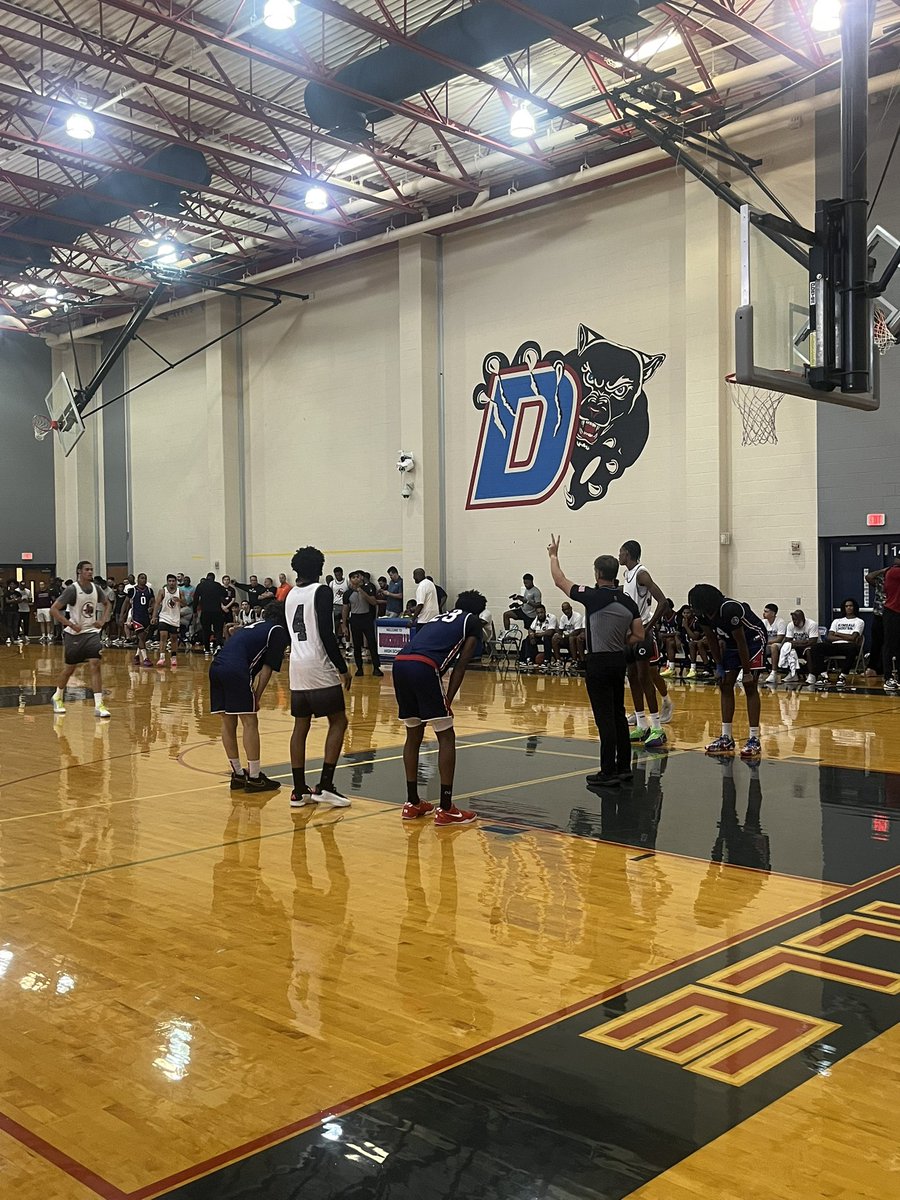 Jewlz💎 (@jewlzonthemic) on Twitter photo 🚨#TABC SHOWCASE🚨
This game between <a href="/WagnerboysBball/">Wagner Boys Basketball</a> & <a href="/JFKimballBBall/">Kimball HS Boys Basketball</a> is already as expected.
-Bodies hitting the floor
-Physical
-intensity from both coaches.
<a href="/AlamoCityHoops1/">Alamo City Hoops</a> #ACH 🚨#TABC SHOWCASE🚨
This game between <a href="/WagnerboysBball/">Wagner Boys Basketball</a> & <a href="/JFKimballBBall/">Kimball HS Boys Basketball</a> is already as expected.
-Bodies hitting the floor
-Physical
-intensity from both coaches.
<a href="/AlamoCityHoops1/">Alamo City Hoops</a> #ACH