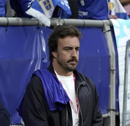 alomgc14's tweet photo. La última vez que el Oviedo jugó en Primera División, Alonso debutaba en la Fórmula 1.

24 años después, el Oviedo vuelve a la máxima categoría y Alonso sigue en la Fórmula 1.

Pasan los años, pasan los jugadores, pero el Nano sigue presente. https://t.co/FbxzIIZQVn