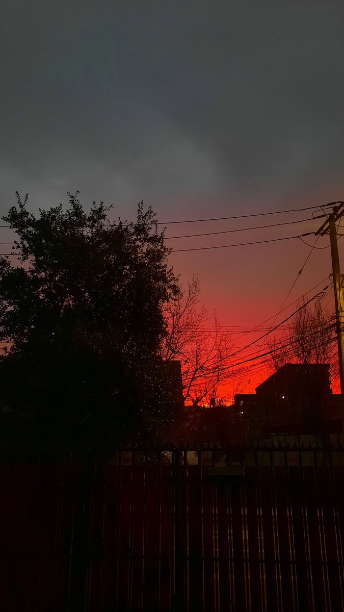 Laury_RF_'s tweet photo. Rojo sangre en #Rancagua https://t.co/uK5FCEZ6Kg
