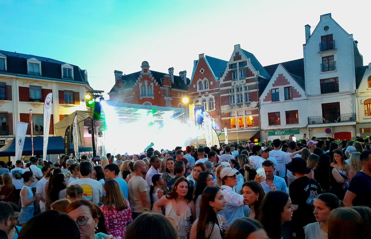 🎶  Ambiance estivale et  festive dans les rues arrageoises pour la #FetedelaMusique ! #Arras