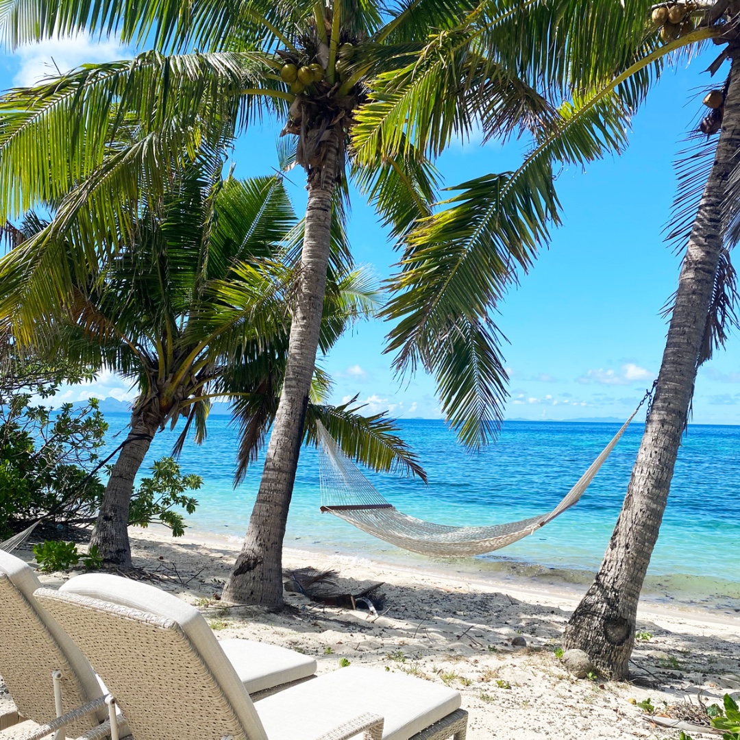 Happy, smiling hammock days. #vomolife