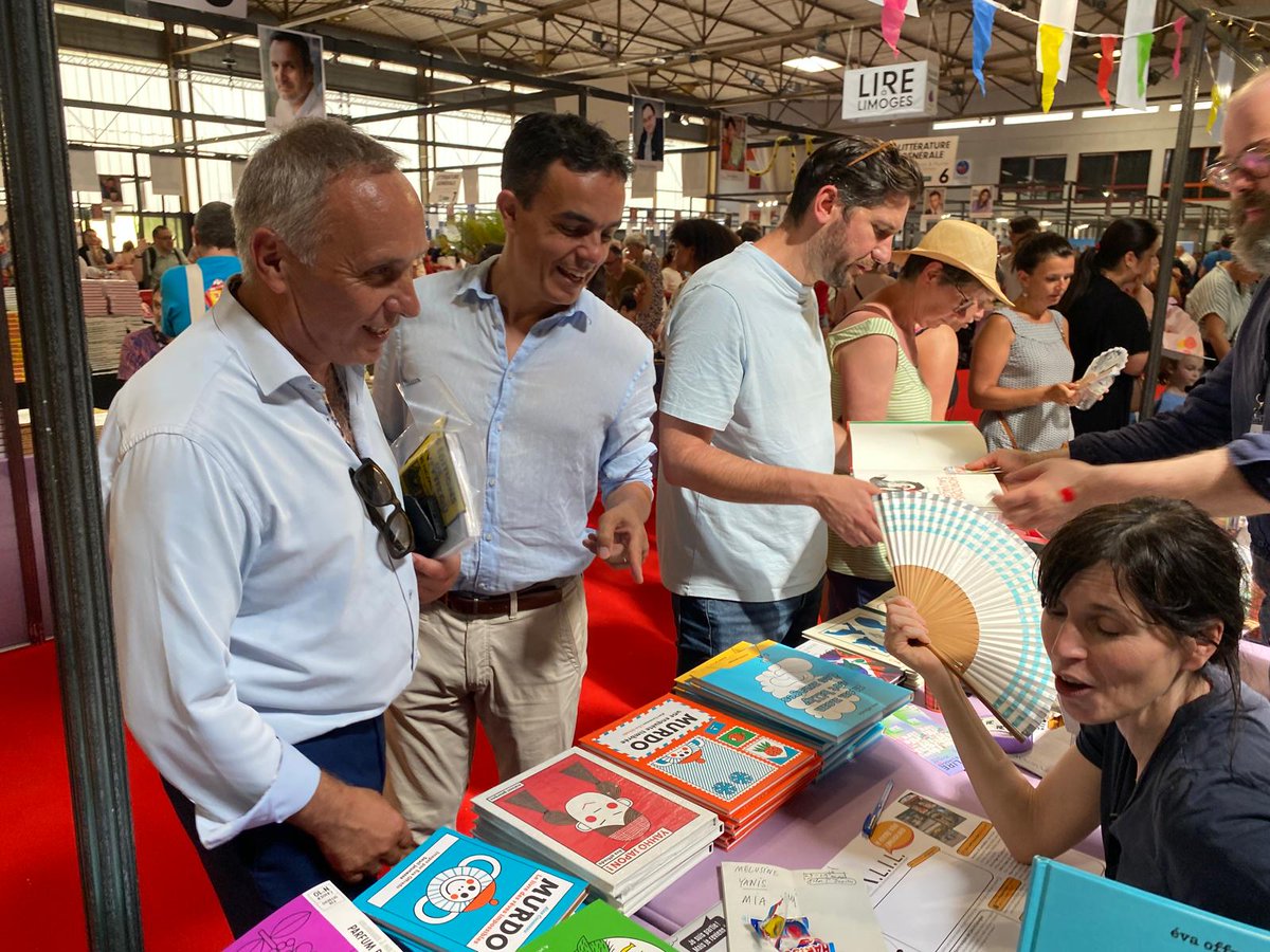 Visite du Salon du livre de Limoges. Echanges avec plusieurs auteurs, attentifs et généreux dans leurs réponses. Les témoignages sur l’écriture ou encore la place de la littérature dans notre société ont nourri notre réflexion. Immersion stimulante et humainement riche.