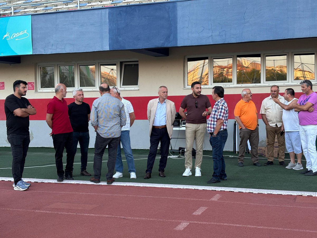 silivriakgenc's tweet photo. İlçe Başkanımız Sami BARLAS, İlçe Gençlik Kolları Başkanımız Utku KAPUCU ve teşkilat mensuplarımızla birlikte, Silivrili milli futbolcumuz merhum Müjdat GÜRSU’yu rahmet ve özlemle andığımız programa katılım sağladık.

Vefatının yıl dönümünde, spora ve gençliğe ilham olan Müjdat GÜRSU’yu rahmetle anıyor, aziz hatırasını saygıyla yad ediyoruz.

#MüjdatGürsu #Silivri #AkGençlikSilivri