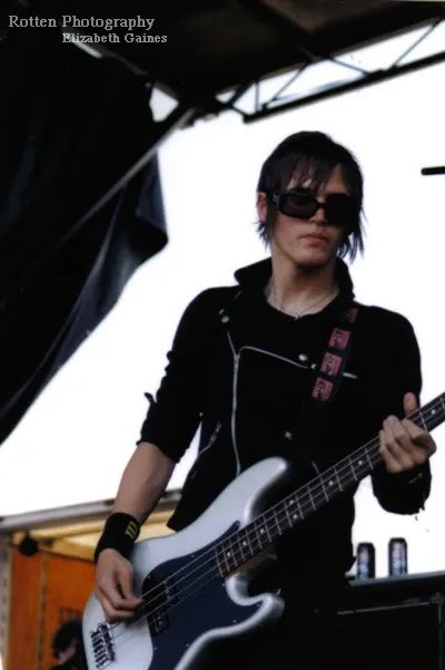 The MCR Archive (@the_mcr_archive) on Twitter photo 6/21/2005: <a href="/MCRofficial/">My Chemical Romance</a> play on <a href="/VansWarpedTour/">Vans Warped Tour</a> in Maryland Heights, MO🩸
Explore all of the photos and videos from this day on our website! themcrarchive.com🩸 #Revenge20
📸 via Elizabeth Gaines 6/21/2005: <a href="/MCRofficial/">My Chemical Romance</a> play on <a href="/VansWarpedTour/">Vans Warped Tour</a> in Maryland Heights, MO🩸
Explore all of the photos and videos from this day on our website! themcrarchive.com🩸 #Revenge20
📸 via Elizabeth Gaines