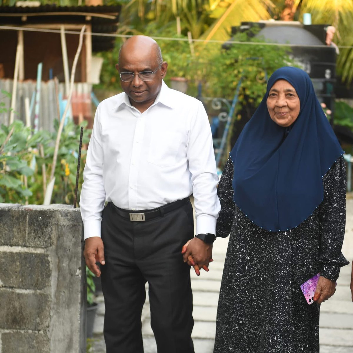 އެމްޑީޕީގެ ރައީސް Abdulla Shahid  އާއި ޓީމުން ފުވައްމުލައް ސިޓީއަށް ކުރައްވަމުން ގެންދަވާ ދަތުރުގެ ތެރެއިން މިއަދު ފުވައްމުލައް މެދު ދާއިރާގައި ދޮރުން ދޮރަށް ހިނގުން.
