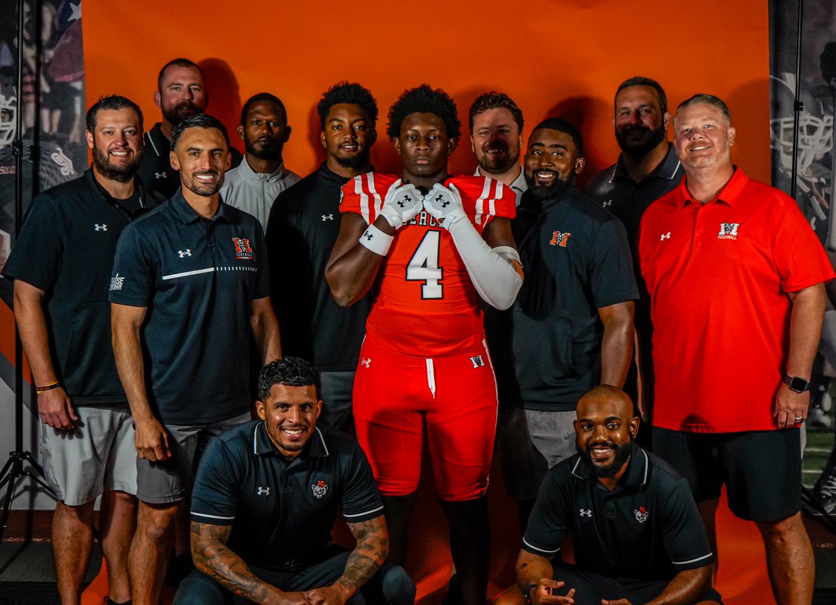 Thankful to be in Macon, GA last week and having a great time with the coaches and staff 🐻🐻🐻

#RoarTogether <a href="/MercerFootball/">Mercer Football</a> <a href="/coach_mjacobs/">Mike Jacobs</a> <a href="/coachLong95/">Jimmy Long</a> <a href="/CoachBrown24/">Jahmal Brown</a> <a href="/CoachJones_25/">Fred Jones</a> <a href="/_kaylaavick/">Kayla Vick</a>