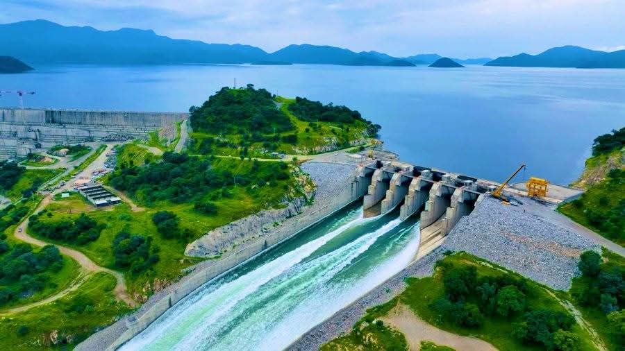HewanGirmayA's tweet image. More than a project- it&apos;s a legacy. Built by Ethiopian&apos;s, for Ethiopians, to light up homes, power progress, and secure our future. 🇪🇹💧#GERD #Ethiopia #EnergyForAll #AfricanDevelopment