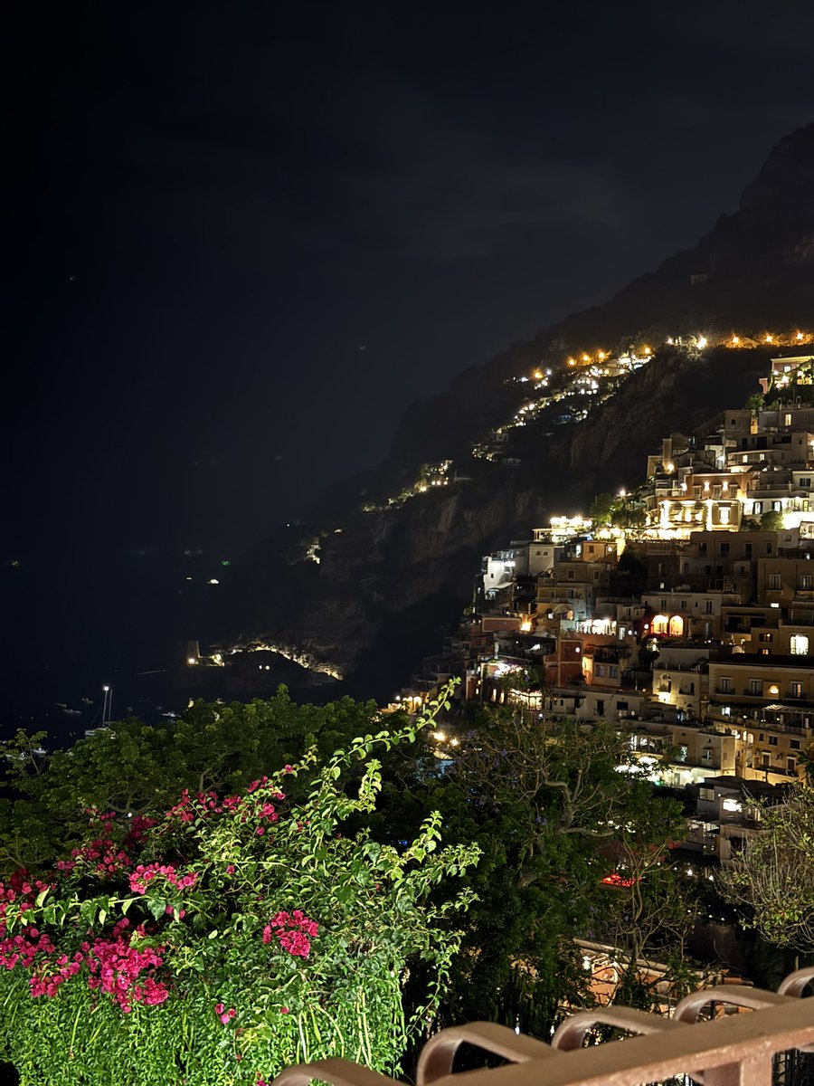 erfffi's tweet image. One place on earth that you can’t miss your @SnoozUp_app challenge is Positano. I did at least 15k steps everyday here, and let me tell you, it wasn’t easy on those roads 🧗
#Amalfi #Positano #Challenge