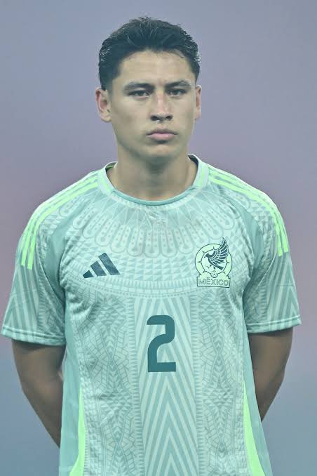 PlanoDeportivo's tweet image. ¡Poniendo el nombre de San Luis Potosí en lo más alto 🦅🔝! Conoce a Ramón Juárez, actual futbolista del América y que fue reconocido como "Rioverdense Distonguido" 🏅
🔗: tinyurl.com/3wp4ffhh 

#RamónJuárez #Rioverde #Distinguido