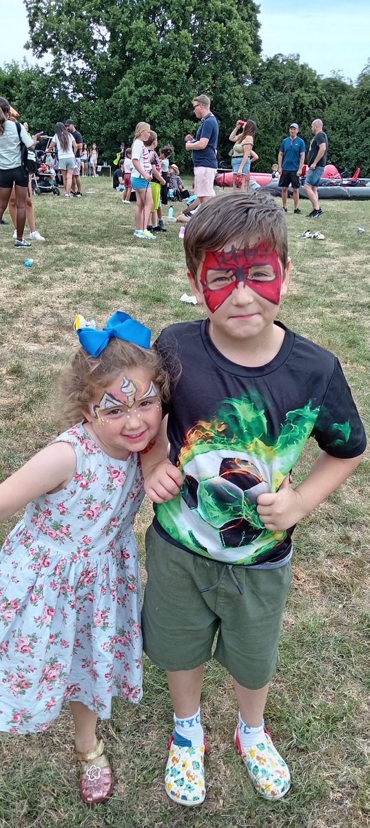 Had to take advantage of the hot weather at the kids summer fete and introduce <a href="/Bubbles2Earn/">Bubbles</a> /<a href="/TurtleLabsV/">TurtleLabs.vet 🐢</a> and #VeChain to all them hydrating families.
Nice bit of face to face onboarding while letting the kids run wild.
Hope you all having a wicked Saturday.

#Bubbles #Summer