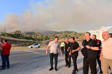 Vali Canbolat, yangınla ilgili açıklama yapıyor