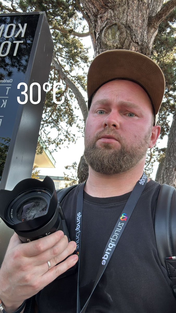 Вот мой первый shift в роли официального фотографа Zurich Pride подошел к концу, я полностью вымотался на жаре, но было очень круто, карта памяти переполнена фотографиями также, как я эмоциями 🏳️‍🌈