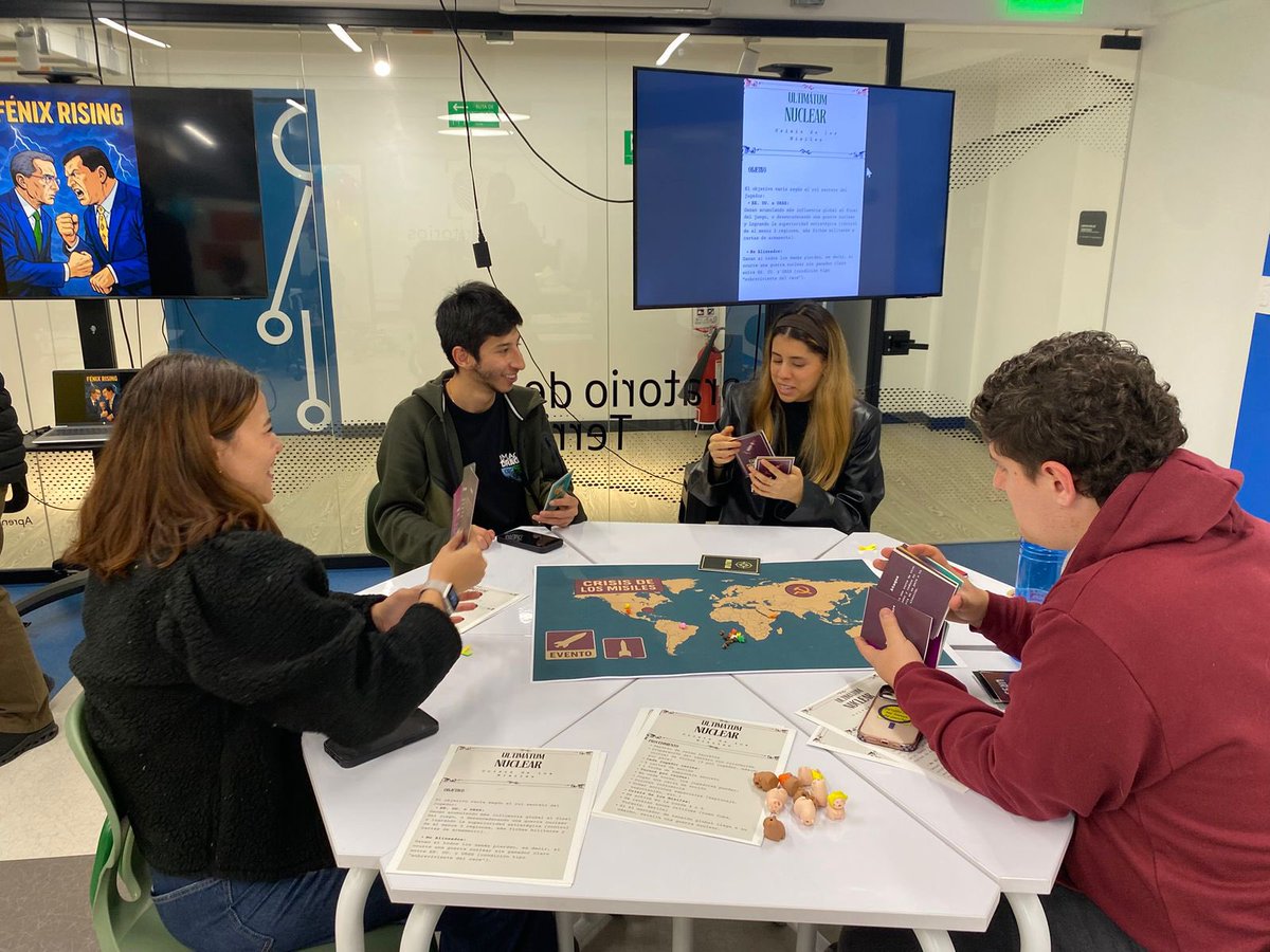 PoliticaUR's tweet photo. 🎮 ¡La creatividad se tomó nuestros #URLabs!
En la Feria de Gamificación de la clase de Laboratorio de Estrategia, liderada por la profesora Catalina Monroy, los y las estudiantes presentaron los juegos que desarrollaron durante el semestre ✨ https://t.co/XWNQcGSoFJ