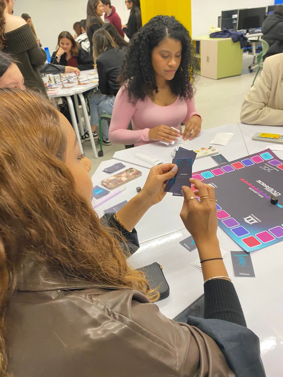 PoliticaUR's tweet photo. 🎮 ¡La creatividad se tomó nuestros #URLabs!
En la Feria de Gamificación de la clase de Laboratorio de Estrategia, liderada por la profesora Catalina Monroy, los y las estudiantes presentaron los juegos que desarrollaron durante el semestre ✨ https://t.co/XWNQcGSoFJ
