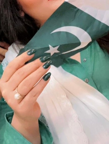 Quote with something in your hand 
💚