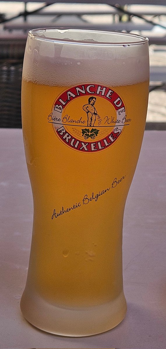 Pre match nerves are fairly jangling so out for a refreshing 🍻🍻 to cool down after 38 degrees. 
Anyway ALLEZ ALLEZ ALLEEE UBB 
#ILOVEUBB #WeAreUBB 🍇🍇🍇