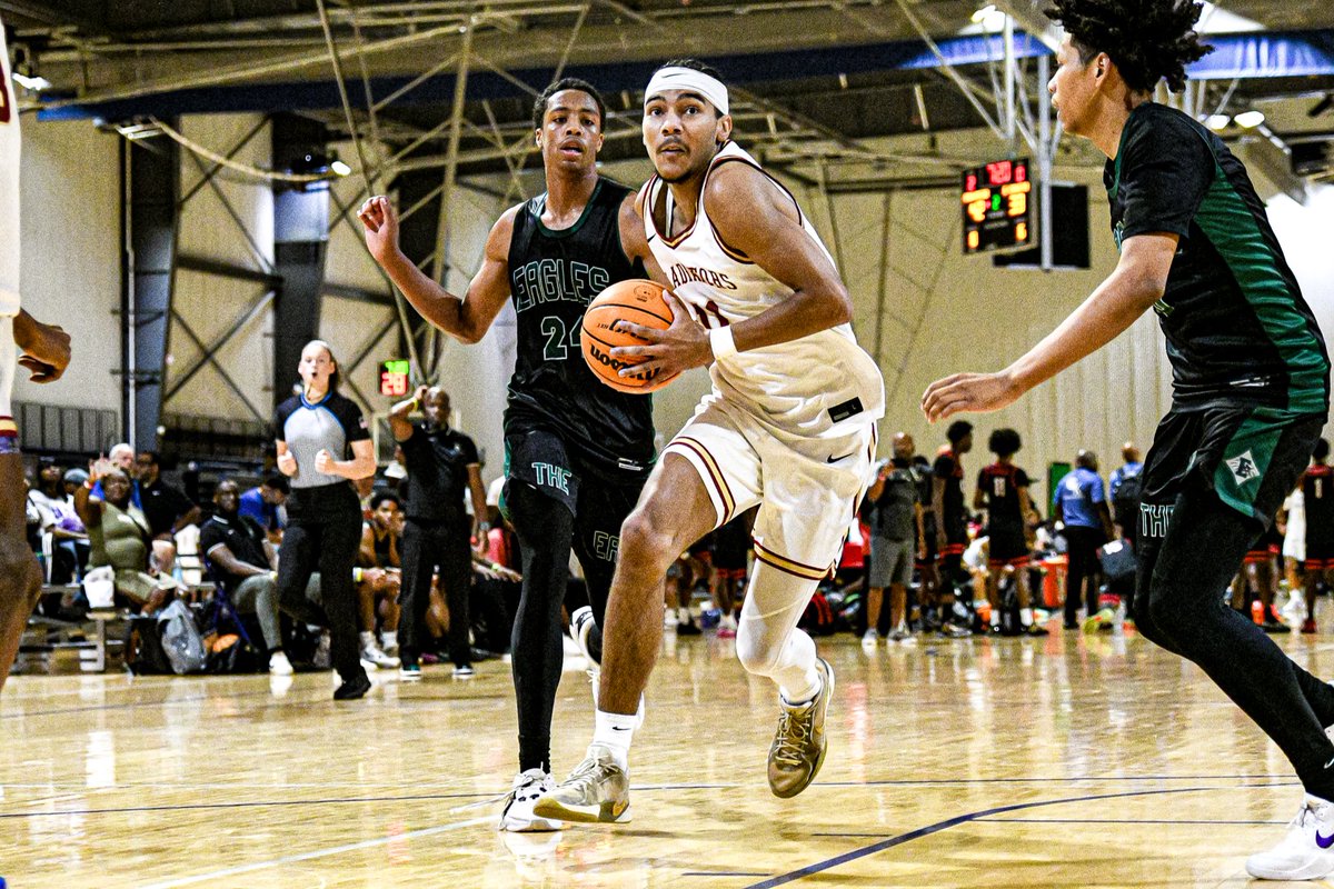 Johns Creek 2026 wing Tatum Holmes has drawn his fair share of attention from college coaches this weekend. Athletic, 6-foot-5 shot maker. He went for 20 &amp; 16 points in two wins today helping lead his team a 4-0 mark this weekend.
