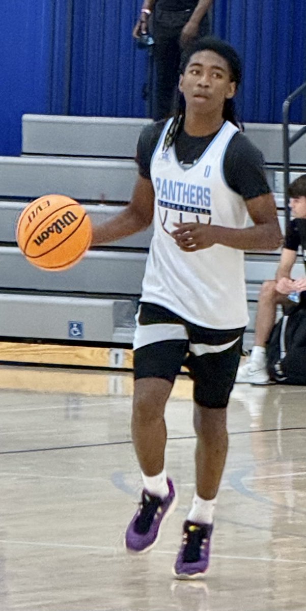 Potomac (5’11 2028) Carson Womack is tough to stay in front of.  Quick handle, quick and elusive off the bounce, plays off hesitations nicely.  He’s going to be very good!  Put him om your watch list.  #BigShots #VALive ⁦<a href="/BigShotsToday/">Hit The BIG SH🏀TS</a>⁩ ⁦<a href="/BigShotsGlobal/">BIG SH🏀TS</a>⁩