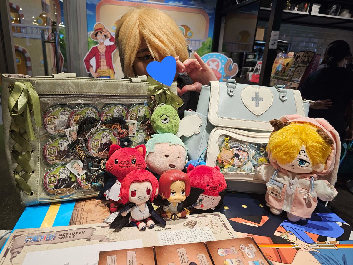 bleh_ee's tweet image. Went to the One Piece Café with my friends!! I had a lot of fun cosplaying Sanji :>