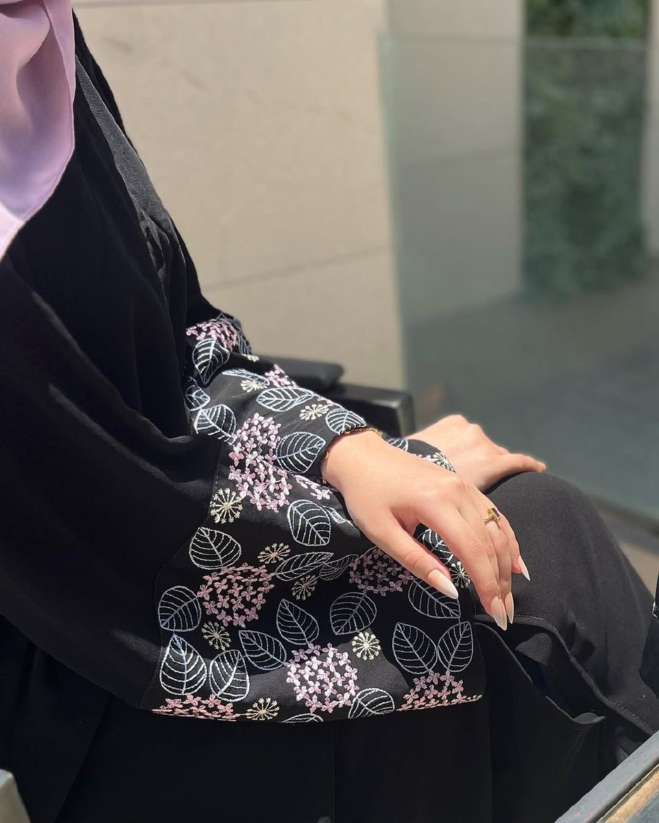 &gt; في ناس إذا سكتنا لهم قالوا "هيبة"، وإذا تكلمنا قالوا "قلة أدب"، طيب متى نرتاح منكم؟ لما نصير طرشان؟ 😌