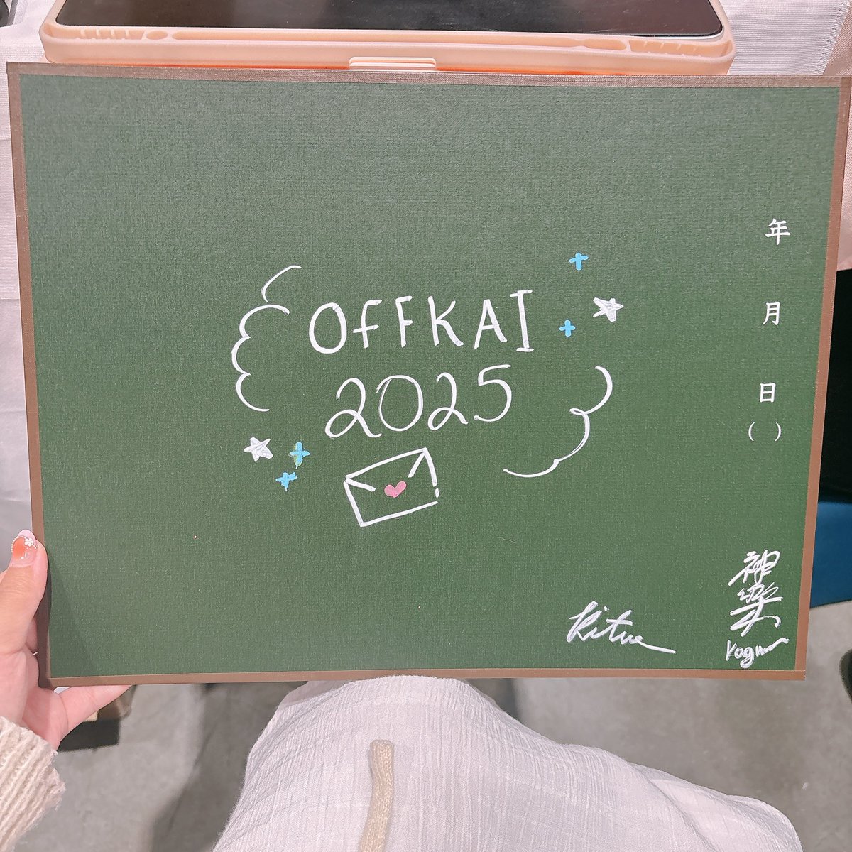 Classmates please come back to my table and sign the board!! 🥺🥺🥺