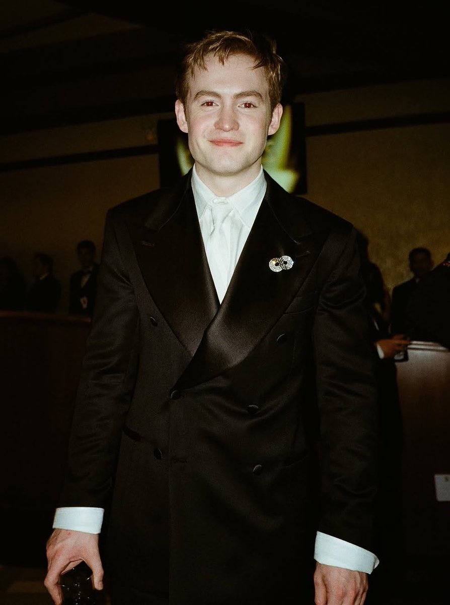 ghostinkit's tweet image. no thoughts just kit in a suit