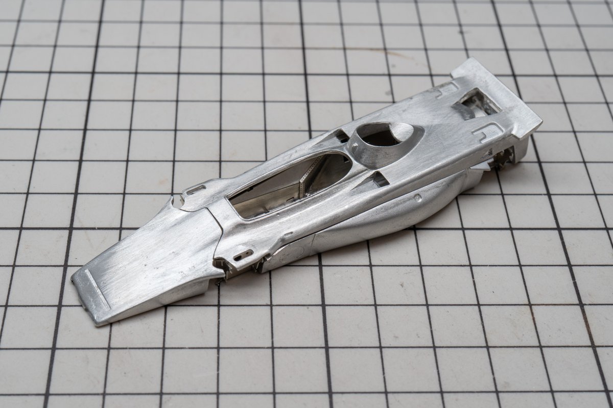capilotz's tweet image. カウルとノーズを合わせています。これ本当に合うのか？ってくらいカウルが歪んでいたのですがなんとかここまできました。 #43オモロー #lotus56B #tmk368 #tameo #scale143