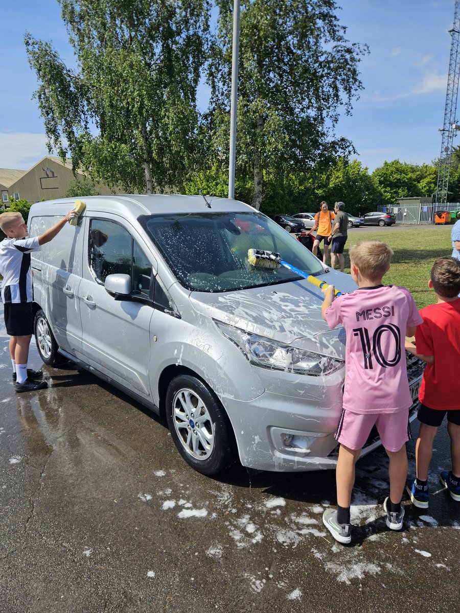 🧽💦 A huge thank you to everyone who came out to support our fundraising car wash. It was a great success! Thanks to the amazing support of our community and the helping hands of our brilliant volunteers! 🧽

Over £300 was raised to support the club for the coming season 👏