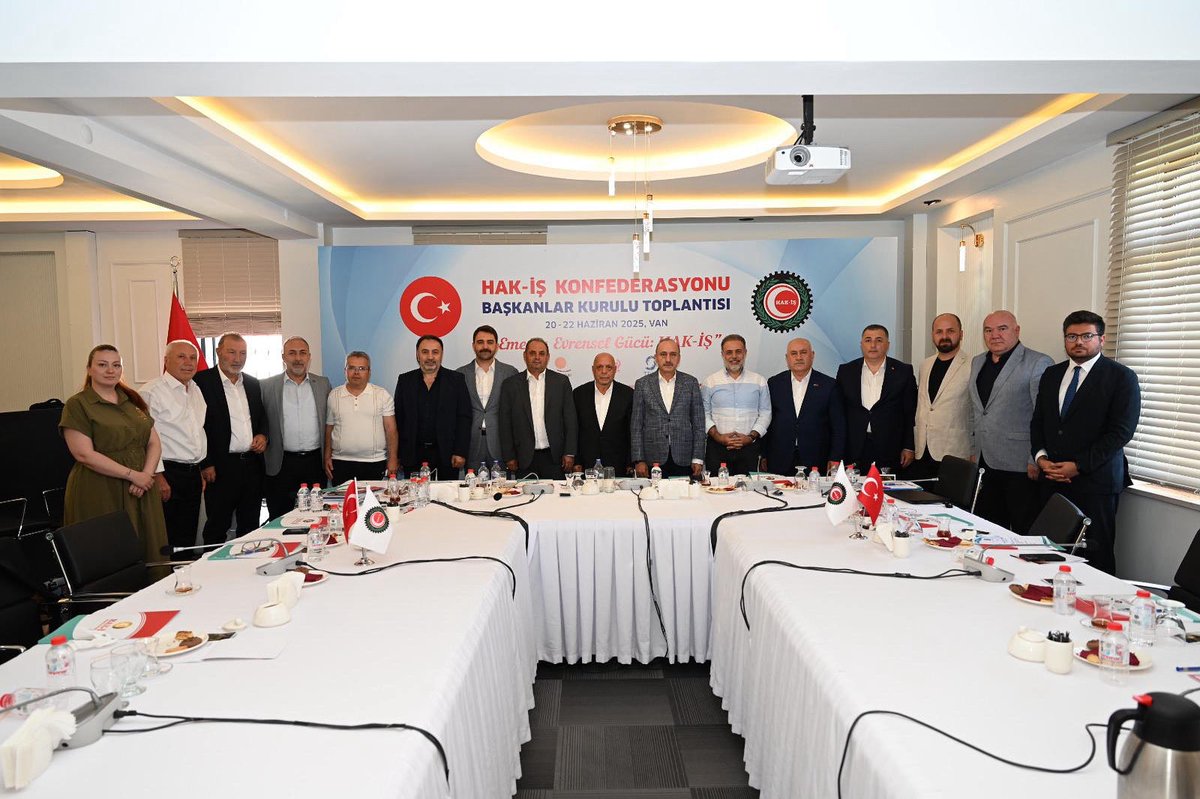 Öz Petrol İş Sendikası (@is_petrol) on Twitter photo Genel Başkanımız Kudret ÖRGEL, Van da düzenlenen Hak-İş Başkanlar Kurulu’na katıldı. Başkanlar Kurulu toplantısı vesileyle ülke gündemi değerlendirildi.İşten çıkartılan ve Van’da 414 gündür eylemlerini devam ettiren belediye çalışanları ile dayanışma gerçekleştirildi. <a href="/hakiskonf/">HAKİŞ KONFEDERASYONU</a> Genel Başkanımız Kudret ÖRGEL, Van da düzenlenen Hak-İş Başkanlar Kurulu’na katıldı. Başkanlar Kurulu toplantısı vesileyle ülke gündemi değerlendirildi.İşten çıkartılan ve Van’da 414 gündür eylemlerini devam ettiren belediye çalışanları ile dayanışma gerçekleştirildi. <a href="/hakiskonf/">HAKİŞ KONFEDERASYONU</a>
