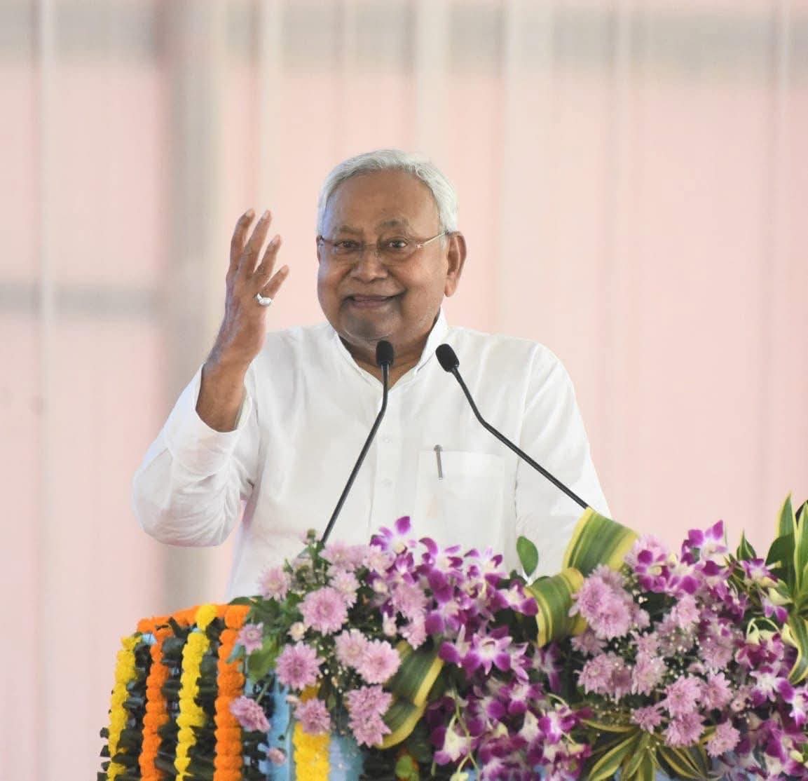 सामाजिक सुरक्षा पेंशन योजना के तहत वृद्धजनों, दिव्यांगजनों और विधवा महिलाओं को हर महीने ₹400 की जगह अब ₹1100 देने के ऐतिहासिक फैसले के लिए माननीय मुख्यमंत्री Nitish Kumar जी का हृदय से आभार एवं अभिनंदन!!
