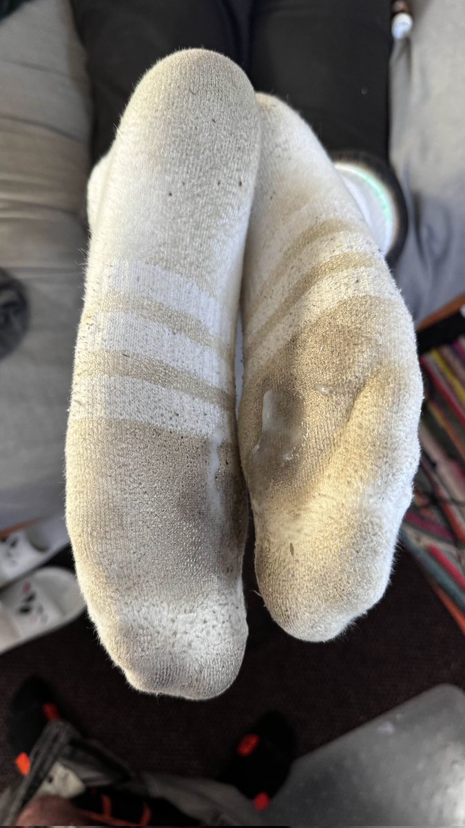 Size15DomNE's tweet image. Bet you wish you could blow your load on my week long worn socks like @NeSocks