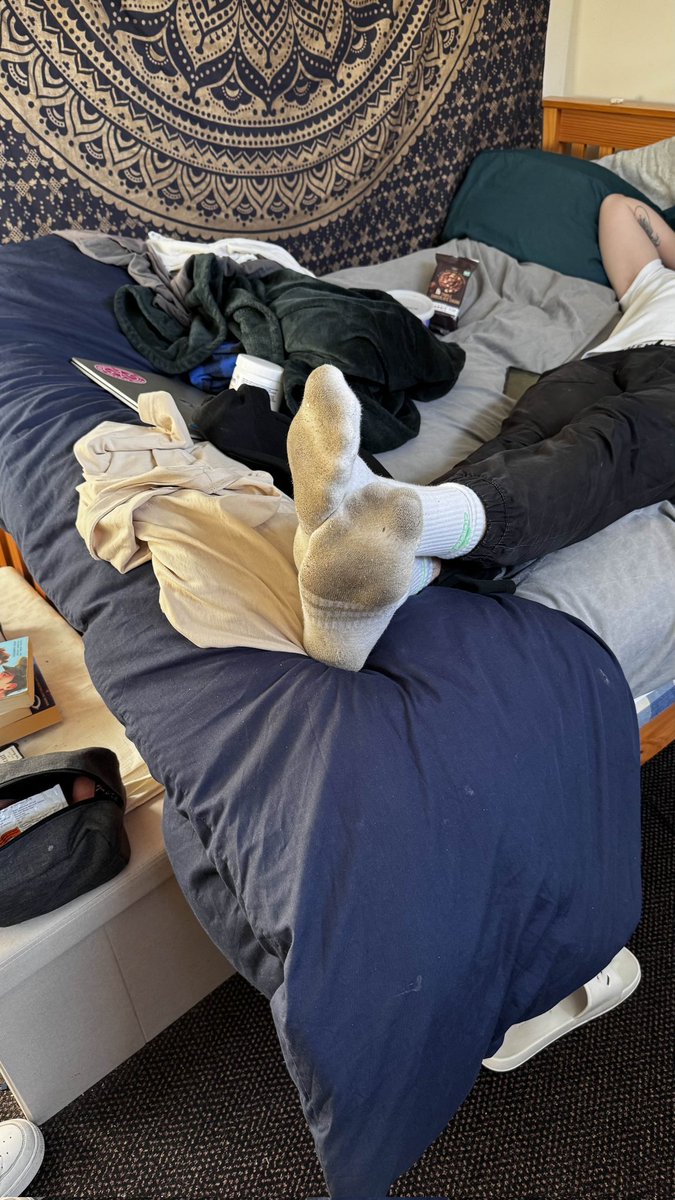 Size15DomNE's tweet image. Bet you wish you could blow your load on my week long worn socks like @NeSocks