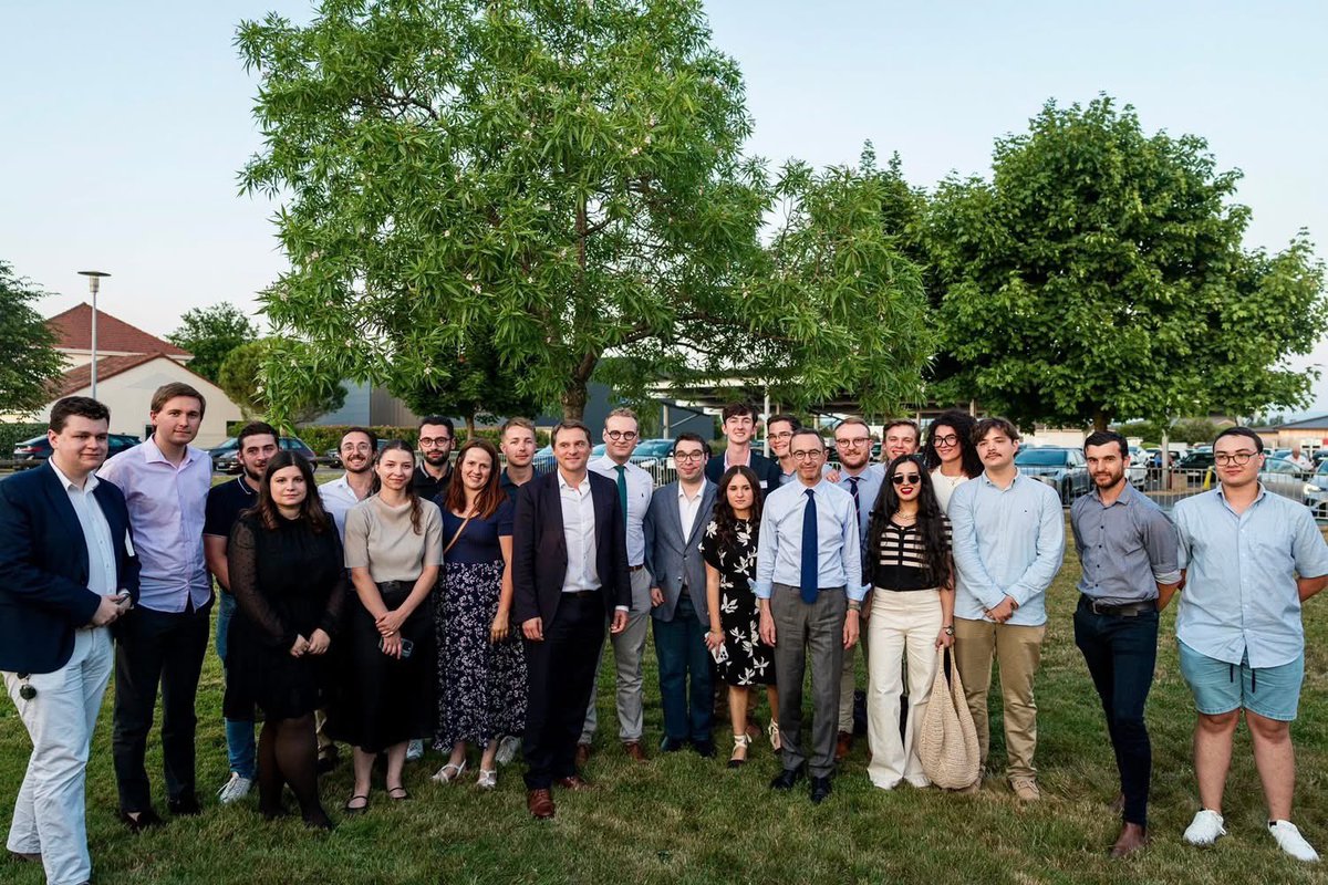Nicolas Ray (@nicolasray03) on Twitter photo 🇫🇷 Nous étions plus de 500 autour de <a href="/BrunoRetailleau/">Bruno Retailleau</a> à Bellerive sur Allier. Militants, sympathisants, élus, curieux ou convaincus.
L’occasion de nous retrouver, un mois après l’élection interne.
L’occasion pour lui de nous présenter son projet pour refonder un mouvement 🇫🇷 Nous étions plus de 500 autour de <a href="/BrunoRetailleau/">Bruno Retailleau</a> à Bellerive sur Allier. Militants, sympathisants, élus, curieux ou convaincus.
L’occasion de nous retrouver, un mois après l’élection interne.
L’occasion pour lui de nous présenter son projet pour refonder un mouvement