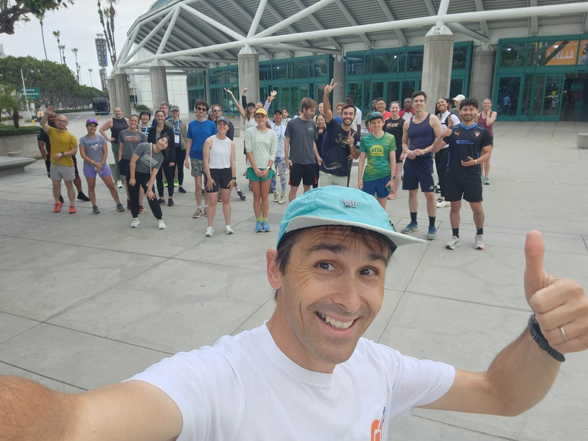 ASMicrobiology's tweet image. These #ASMicrobe attendees laced up their running shoes and got their steps in for the day with an early morning fun run/walk around L.A., learning historical and cultural info about the city along the way! 👟