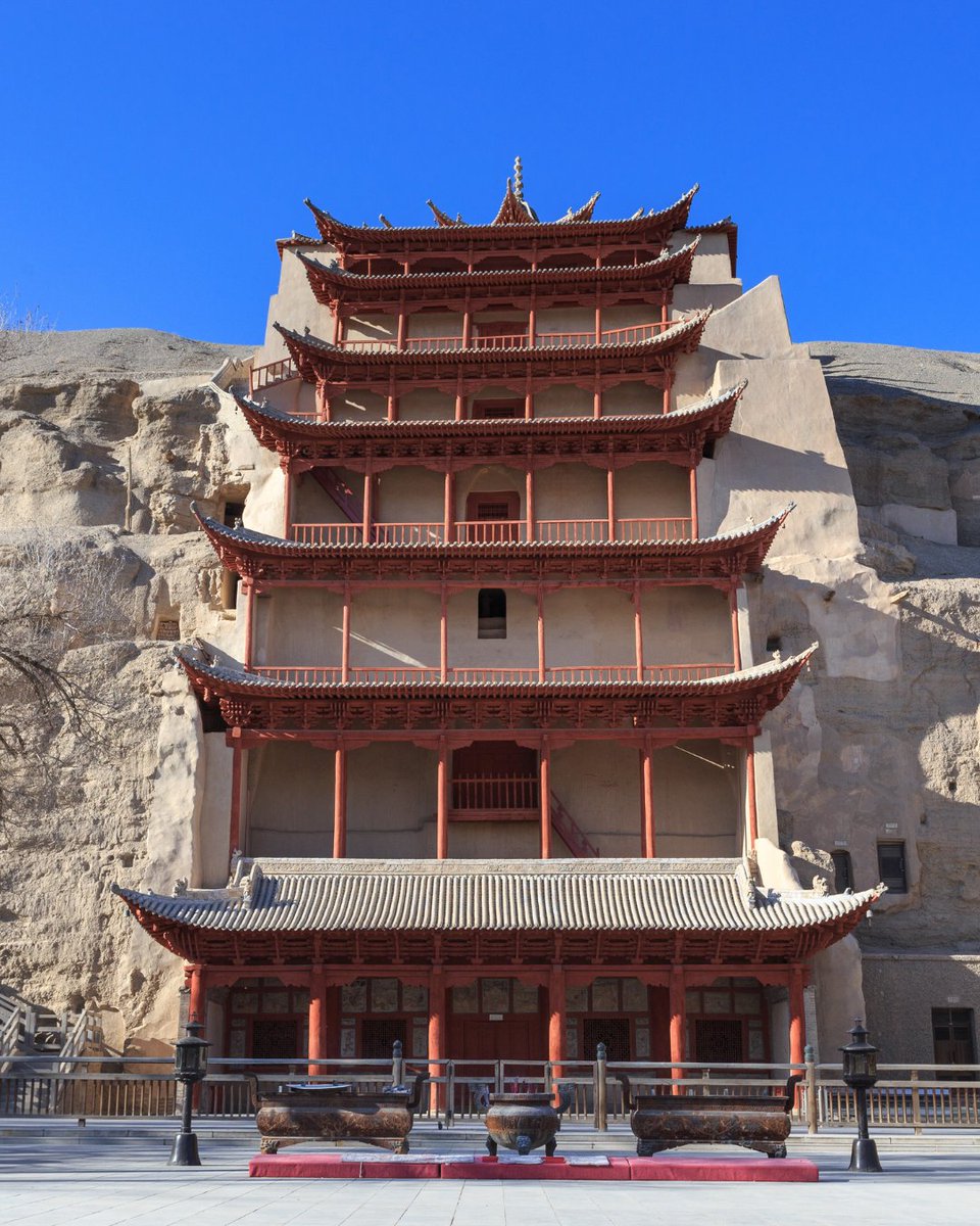 How do climate &amp; elevation shape ancient rock heritage?

A new study in NW China’s Danghe watershed—home to sites like the Mogao Grottoes—reveals how mineral loss &amp; salt weathering threaten cultural landmarks.

Read More: geosociety.co/3T0PgT0
#Geoheritage #GSABulletin #Geology